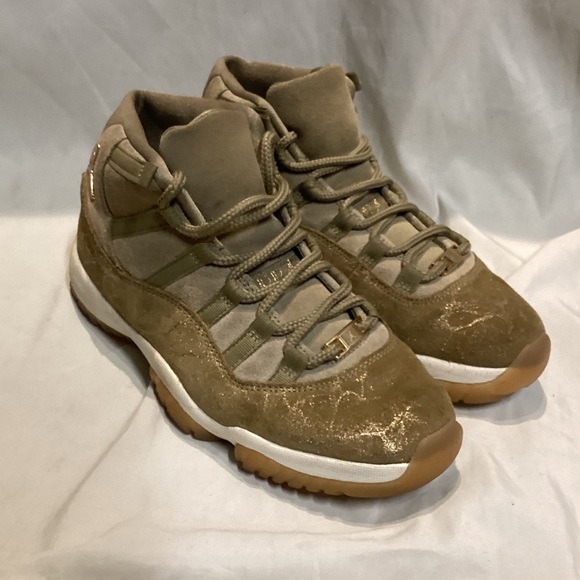 Nike Air Jordan 11 XI Retro - Picture 2 of 9